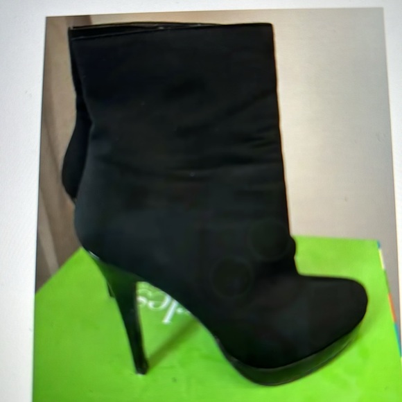 Charles David Bootie fabric upper with Patent heel/platform. Worn Once! Size 7 - Picture 7 of 11